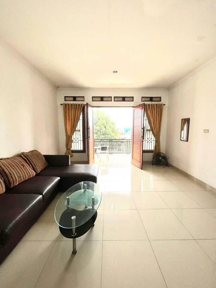Cozy House In Pekayon, Rumah liburan Bekasi